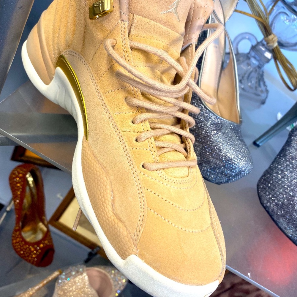 Sneakers tan good condition